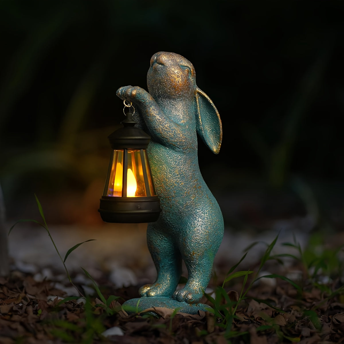 Statue solaire lapin dressé à la lanterne, patine bronze