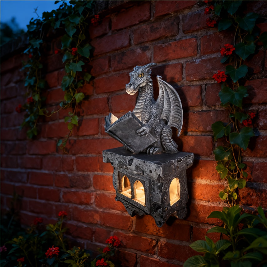Applique solaire dragon lecteur sur chapelle éclairée